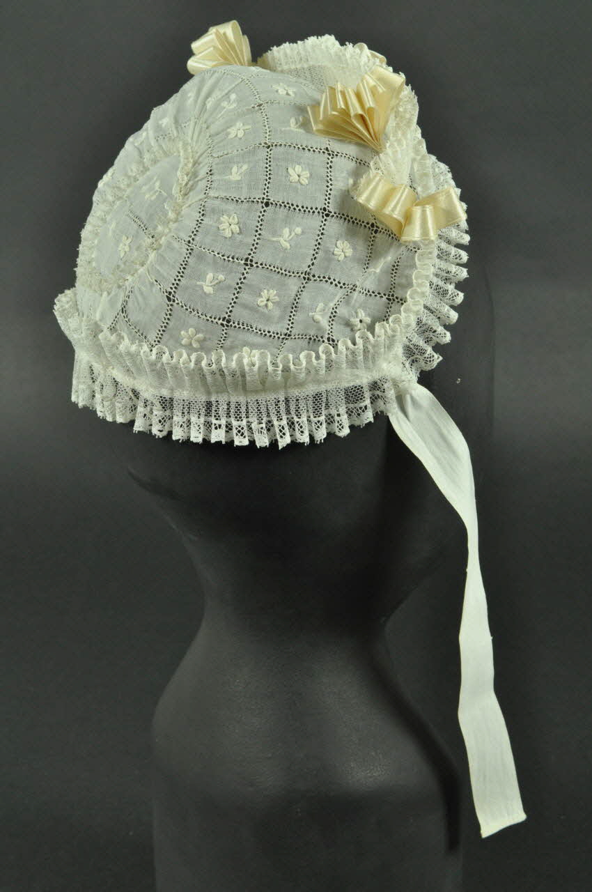 bonnet de baptême 1852 1981.6.4 Photo Mucem
