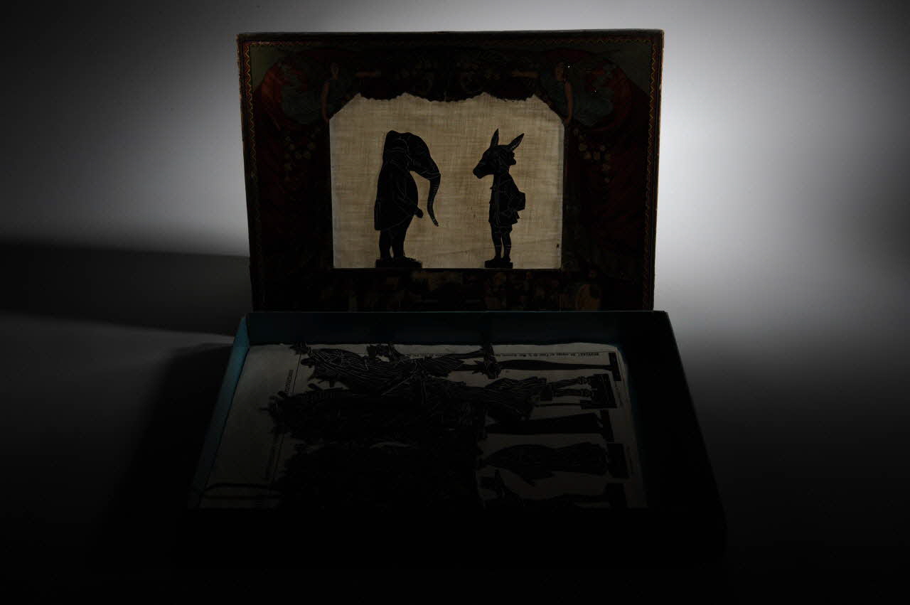 Saussine frères éditeurs boîte de jeu OMBRES CHINOISES. TRANSFORMATIONS INSTANTANEES Paris 1885-1895 2004.28.3.1-5 Photo