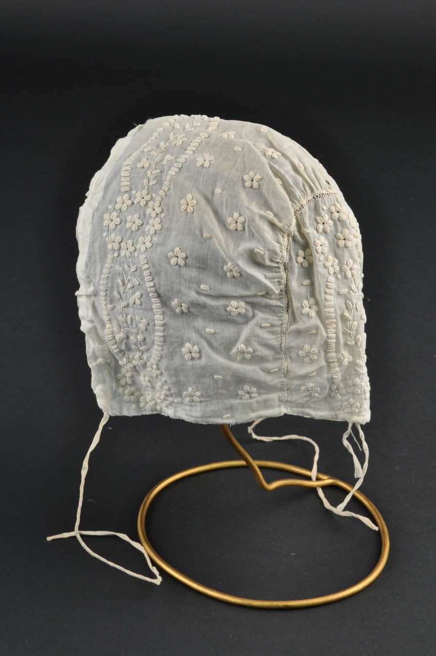 bonnet de baptême 1981.6.7 Photo Mucem