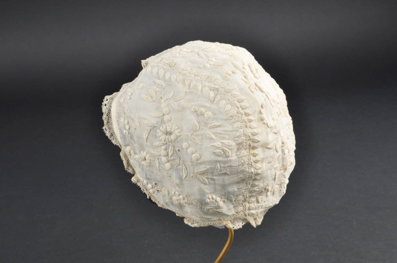 bonnet de baptême 1981.6.8 Photo Mucem