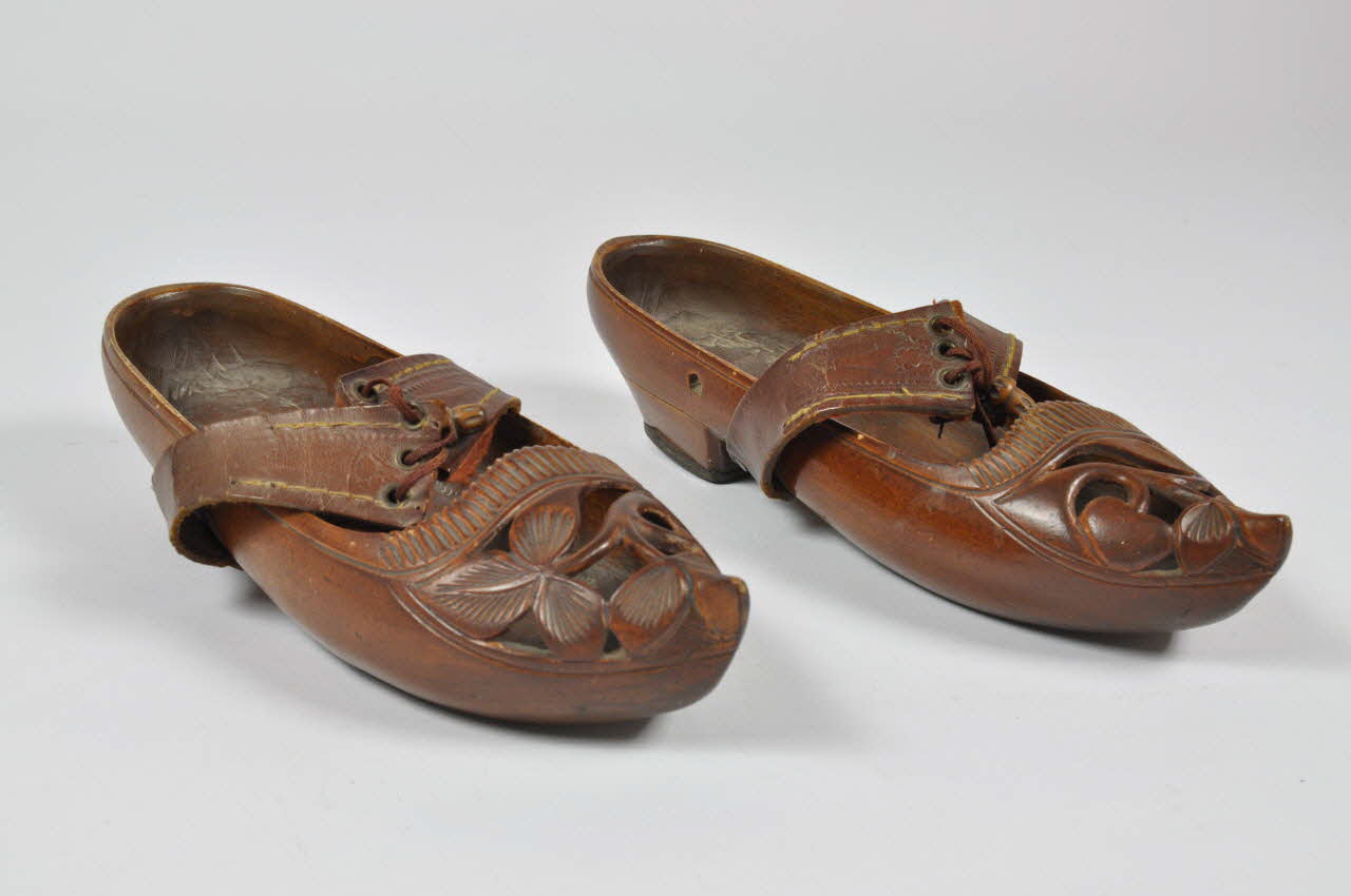 sabot de femme 1978.74.78.1-2 Photo Mucem