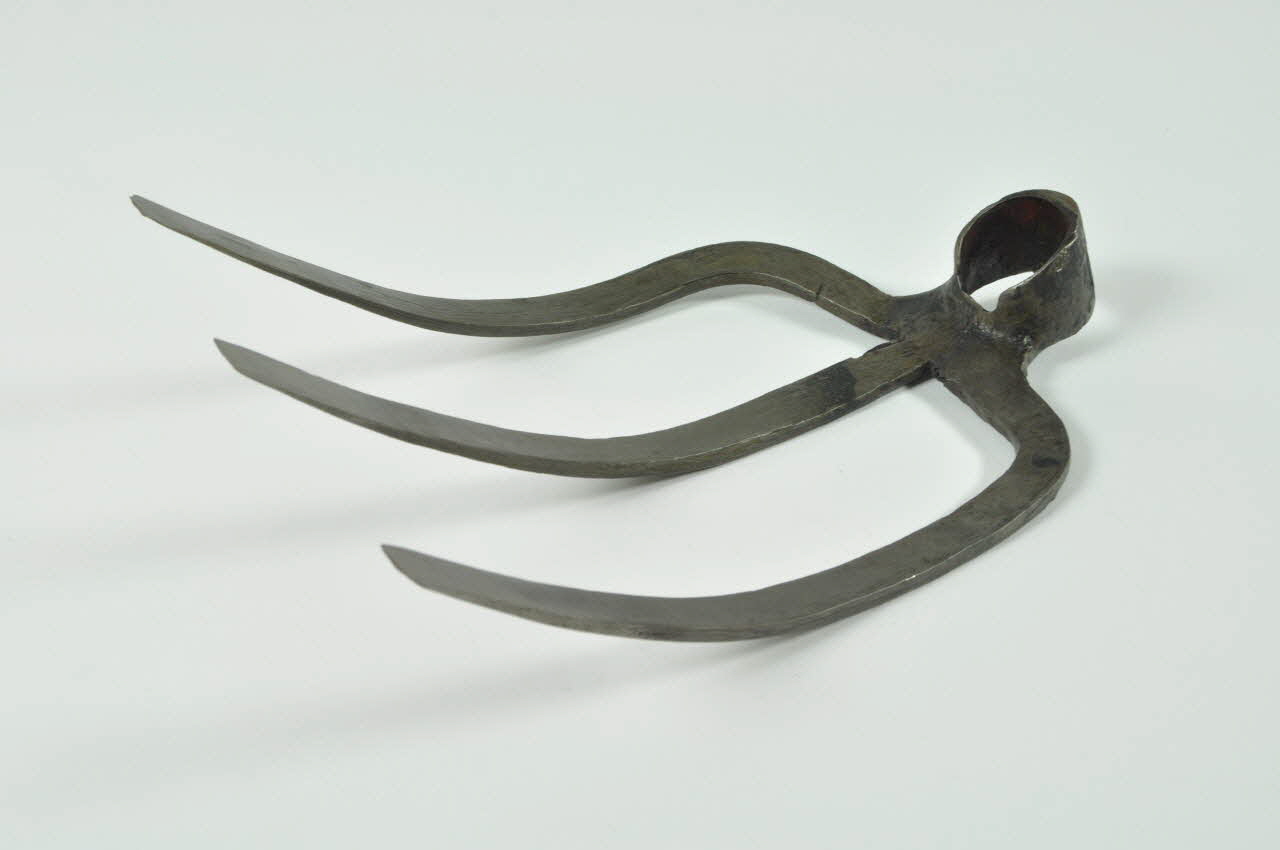 PIOCHE DE VIGNERON 1938.50.150 Photo Mucem