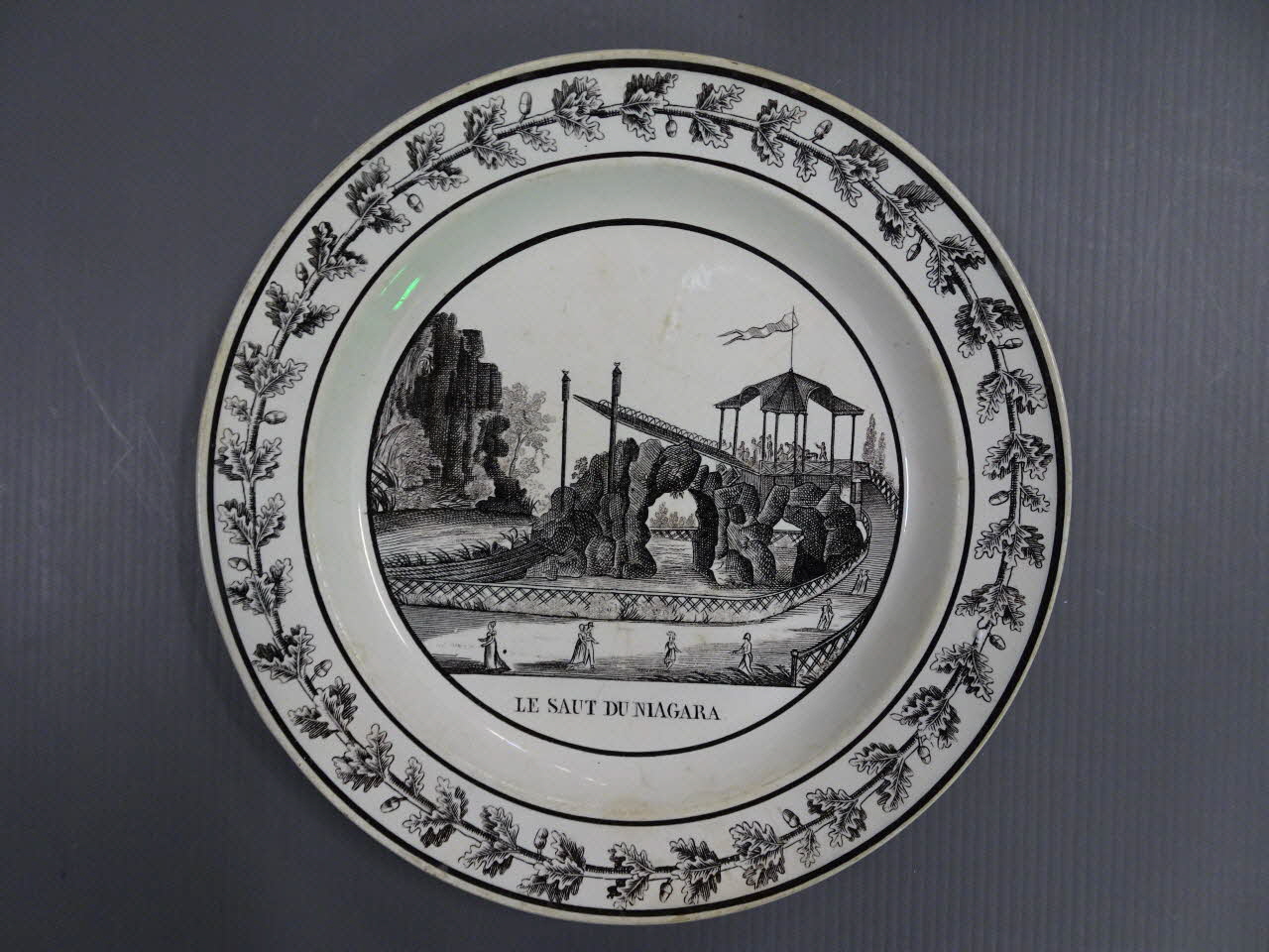 assiette plate 1963.48.6 Photo