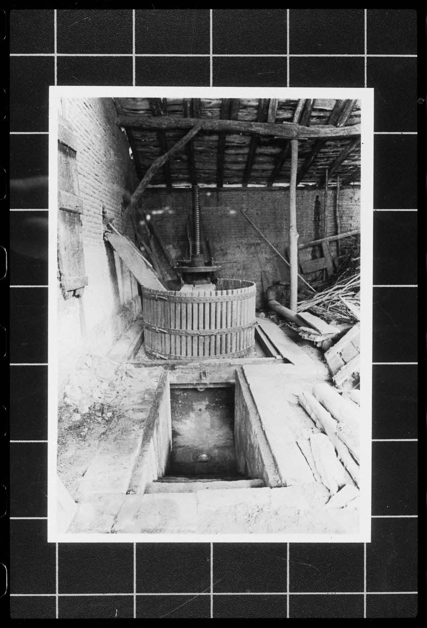 photographie Chai de Monsieur Poulet : pressoir à vin Ph.1986.112.2 Photo