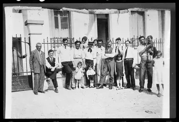 photographie Photographie de famille italienne. Intégration des migrants en milieu urbain en 1929 Ph.1986.23.1 Photo