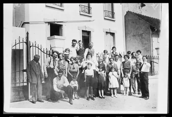 photographie Photographie de famille italienne. Intégration des migrants en milieu urbain en 1929 Ph.1986.23.2 Photo
