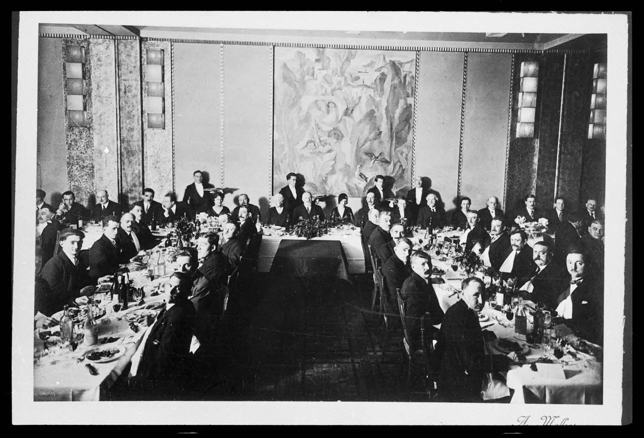 photographie Photographie du banquet offert par le propriétaire des Usines des papeteries de la Seine à ses ouvriers. 1928 Ph.1986.25.4 Photo