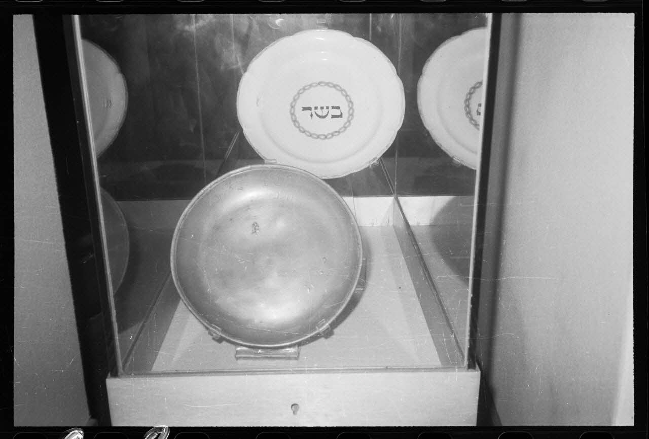 photographie MNATP. Exposition. Les Français et la table (20 novembre 1985 - 21 avril 1986) Ph.1986.38.33 Photo