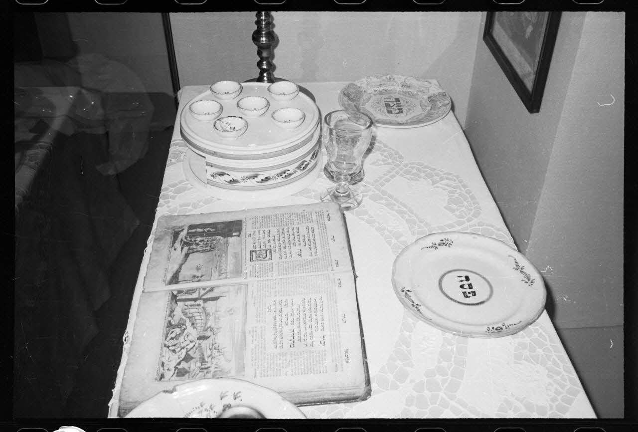 photographie MNATP. Exposition. Les Français et la table (20 novembre 1985 - 21 avril 1986) Ph.1986.38.80 Photo
