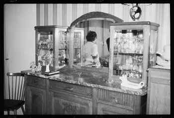 photographie MNATP. Enquête chez Madame B. Veuve d'un ouvrier des papeteries de la seine Ph.1986.39.34 Photo