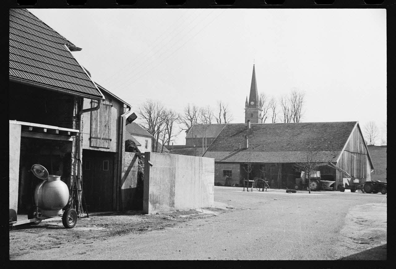 photographie Exploitation agricole : vue d'un bidon à lait Ph.1986.48.27 Photo