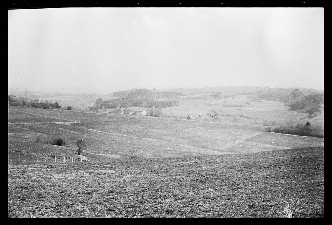 photographie Vue générale du Val de Mièges. Village Ph.1986.48.3 Photo