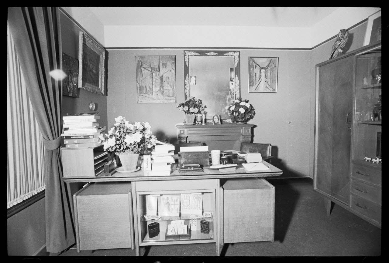 photographie MuCEM (Paris). Galerie culturelle. Section "sorts et divination". Cabinet de voyance parisien. 1977 Ph.1986.63.34 Photo