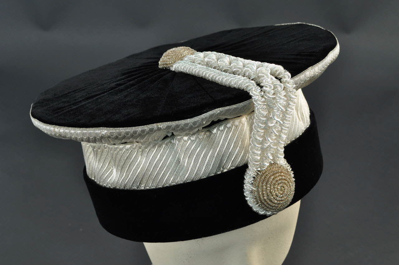 Auguste Bosc TOQUE DE RECTEUR toque de recteur Île-de-France, France 1972-1973 1988.40.1 Photo Mucem