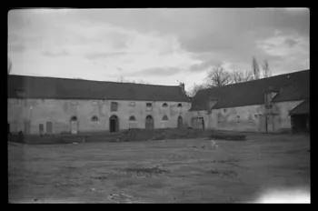 Marc Augier photographie La ferme du Manet. Vue de la forge. Façade Est Ile-de-France, France 1937 Ph.1937.1073  Photo