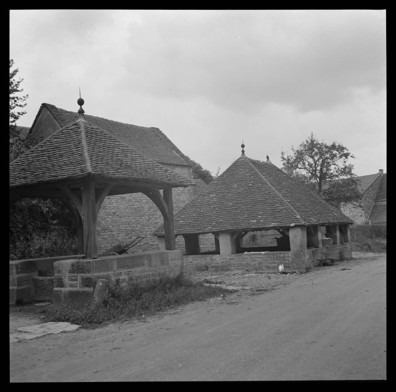 Duchemin photographie Fontaine et lavoir Bourgogne, France 1937/9/9 Ph.1937.2837 Photo