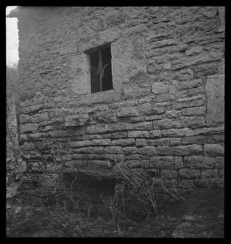 Marc Augier photographie Fenêtre de vieille maison Bourgogne, France 1937/2/1 Ph.1937.88  Photo