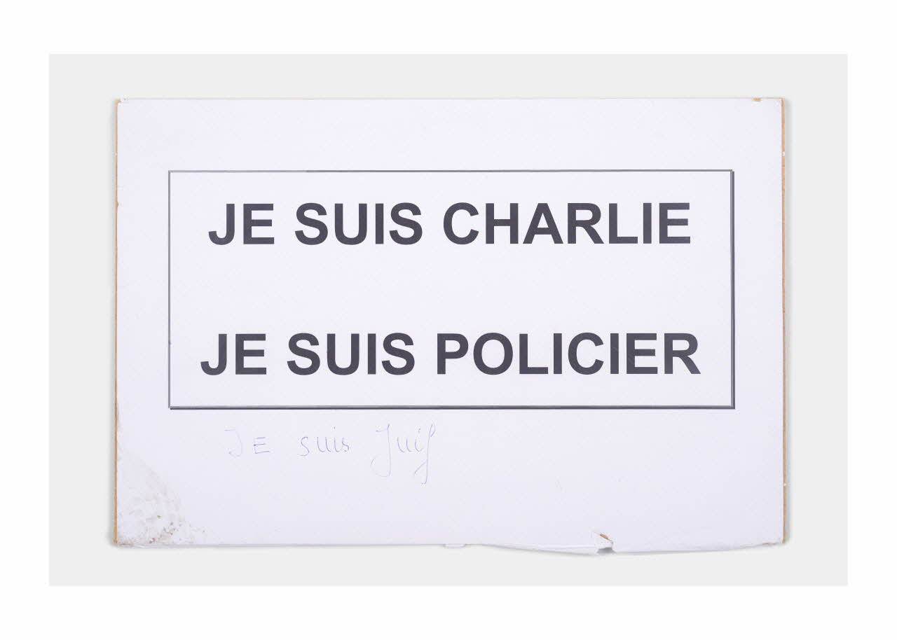 affiche de récupération Pancarte JE SUIS CHARLIE JE SUIS POLICIER JE SUIS JUIF Ile-de-France, France 2015/1/1-2015/1/31 2015.9.38 Photo Mucem/ Yves Inchierman