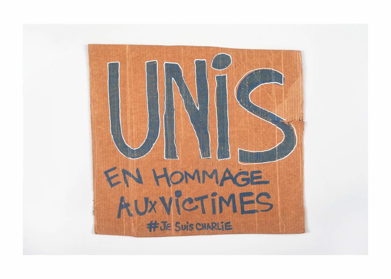 affiche de récupération Pancarte LIBERTE NOUS SOMMES LA POUR TOI Ile-de-France, France 2015/1/1-2015/1/31 2015.9.42 Photo Mucem/ Yves Inchierman