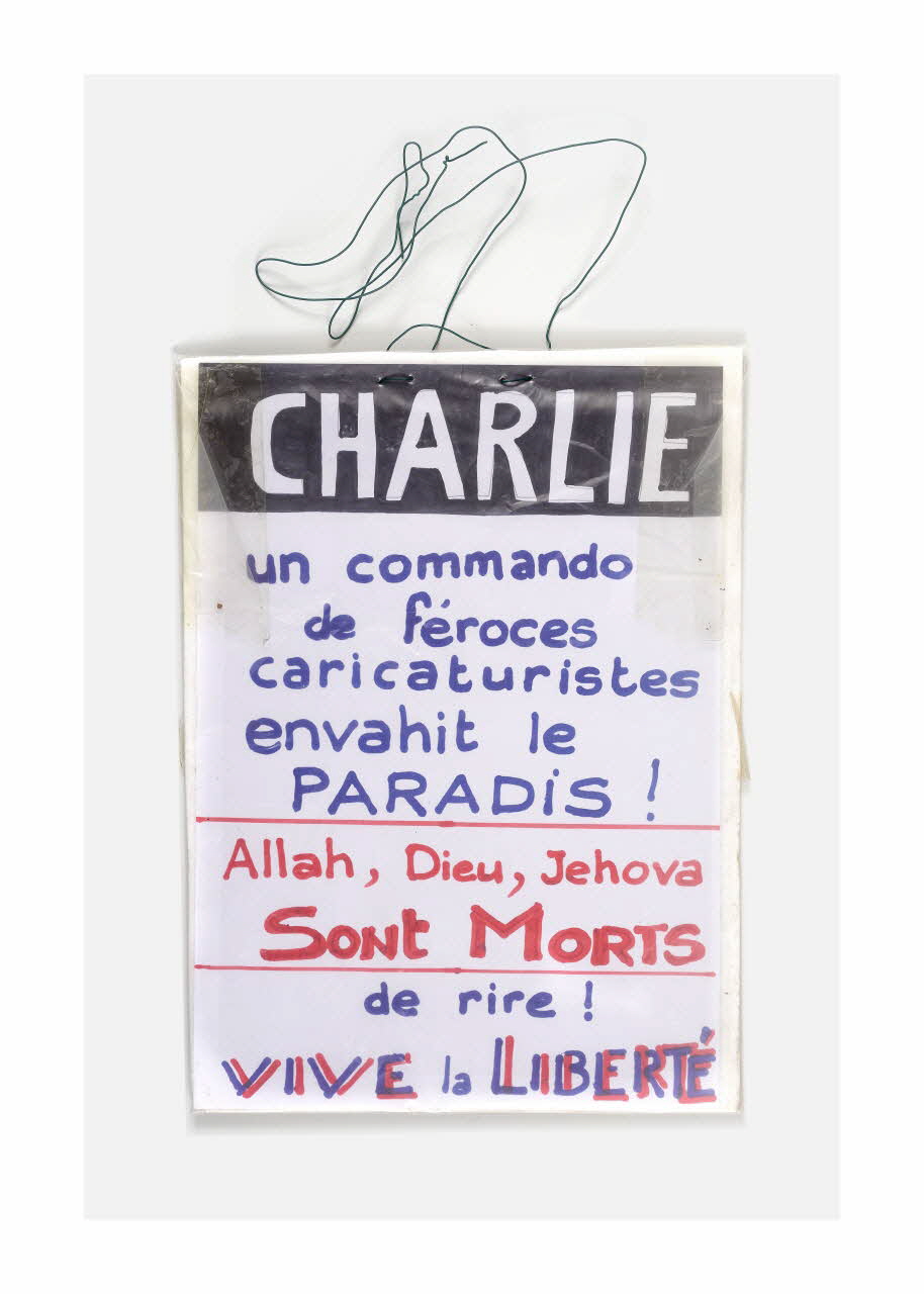affiche de récupération Pancarte " CHARLIE un commando de féroces caricaturistes envahit le PARADIS! Ile-de-France, France 2015/1/11 2015.9.9 Photo Mucem/ Yves Inchierman