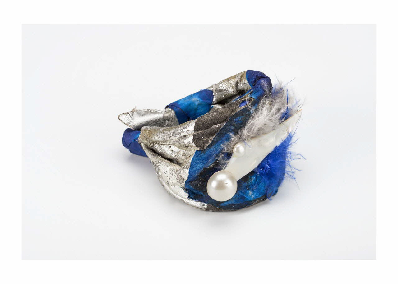 Jean-Pierre Ive bracelet Costume de Marseille Provence-Alpes-Côte d'Azur, France 1989 2015.3.1.4 Photo Mucem/ Yves Inchierman