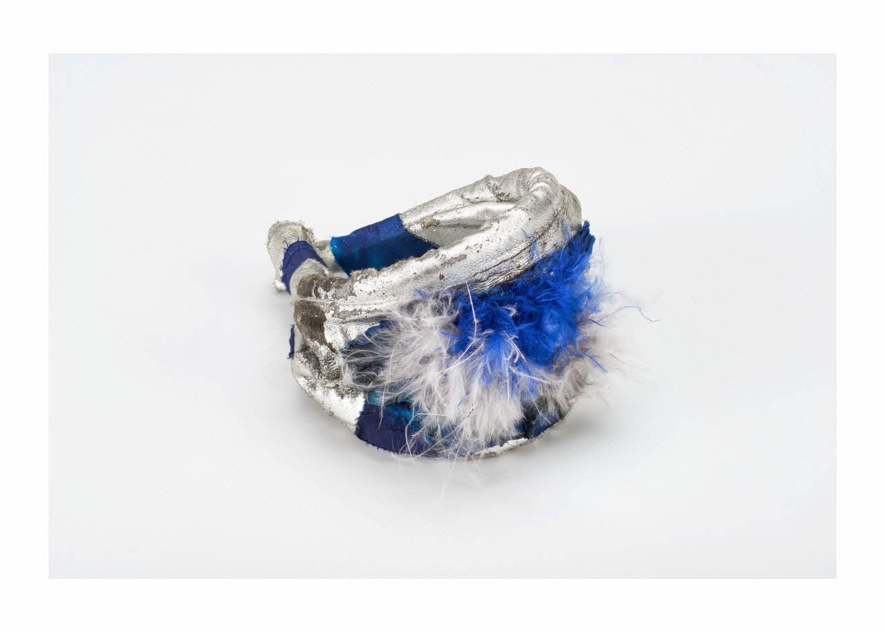 Jean-Pierre Ive bracelet Costume de Marseille Provence-Alpes-Côte d'Azur, France 1989 2015.3.1.5 Photo Mucem/ Yves Inchierman