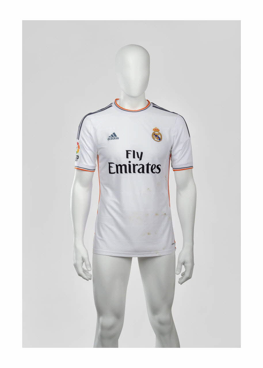 maillot de sport Maillot porté par Cristiano Ronaldo avec le Real Madrid lors de la saison 2013/2014 de la Liga espagnole Ile-de-France, France 2015 2015.2.2 Photo Mucem/ Yves Inchierman