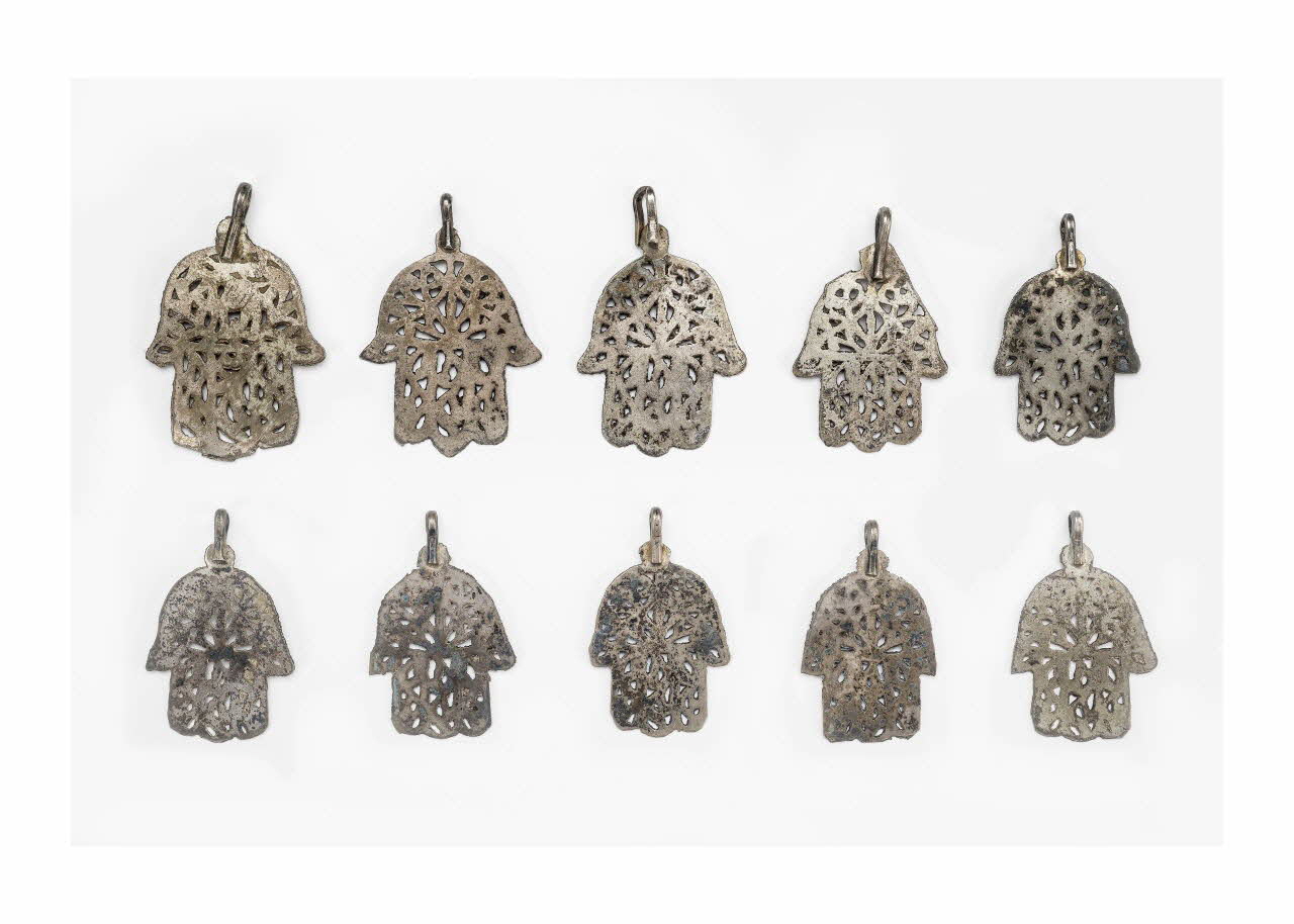 pendeloque khamsa 2016.11.11.1-10 Photo Mucem/ Yves Inchierman