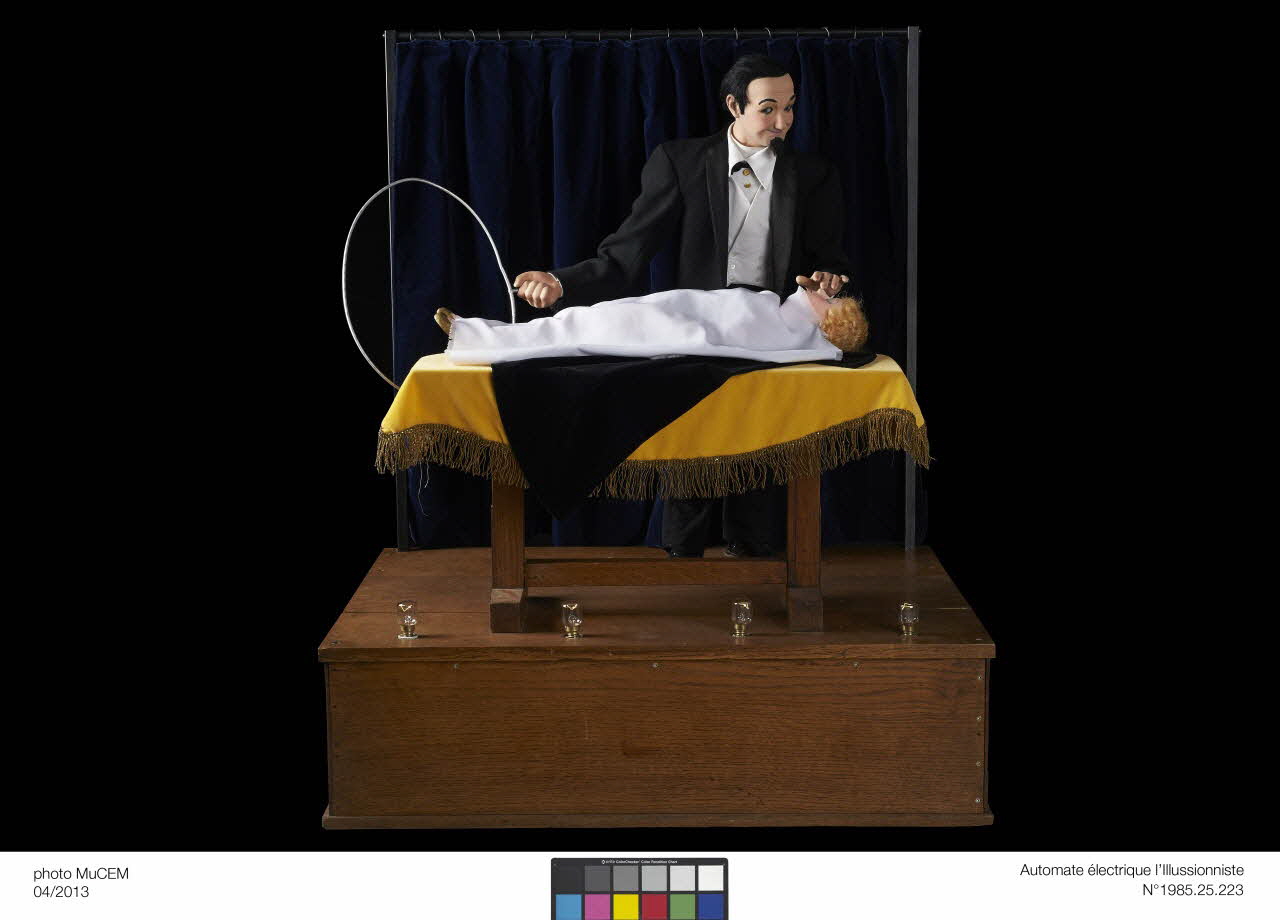 Roullet Decamps automate Illusionniste : la lévitation Ile-de-France, France 1935 2013.14.1 Photo Mucem/ Yves Inchierman