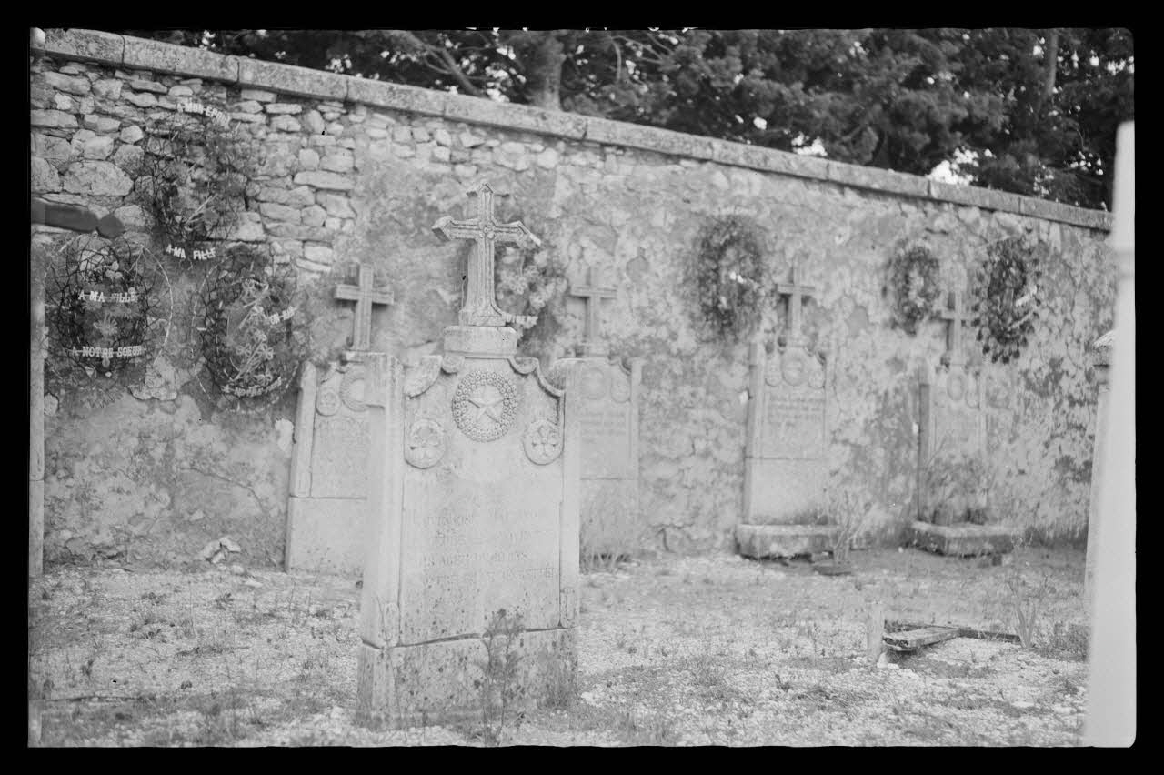 Mireille Place photographie Cimetière Provence-Alpes-Côte d'Azur, France 1938/9/22 Ph.1938.11.117 Photo