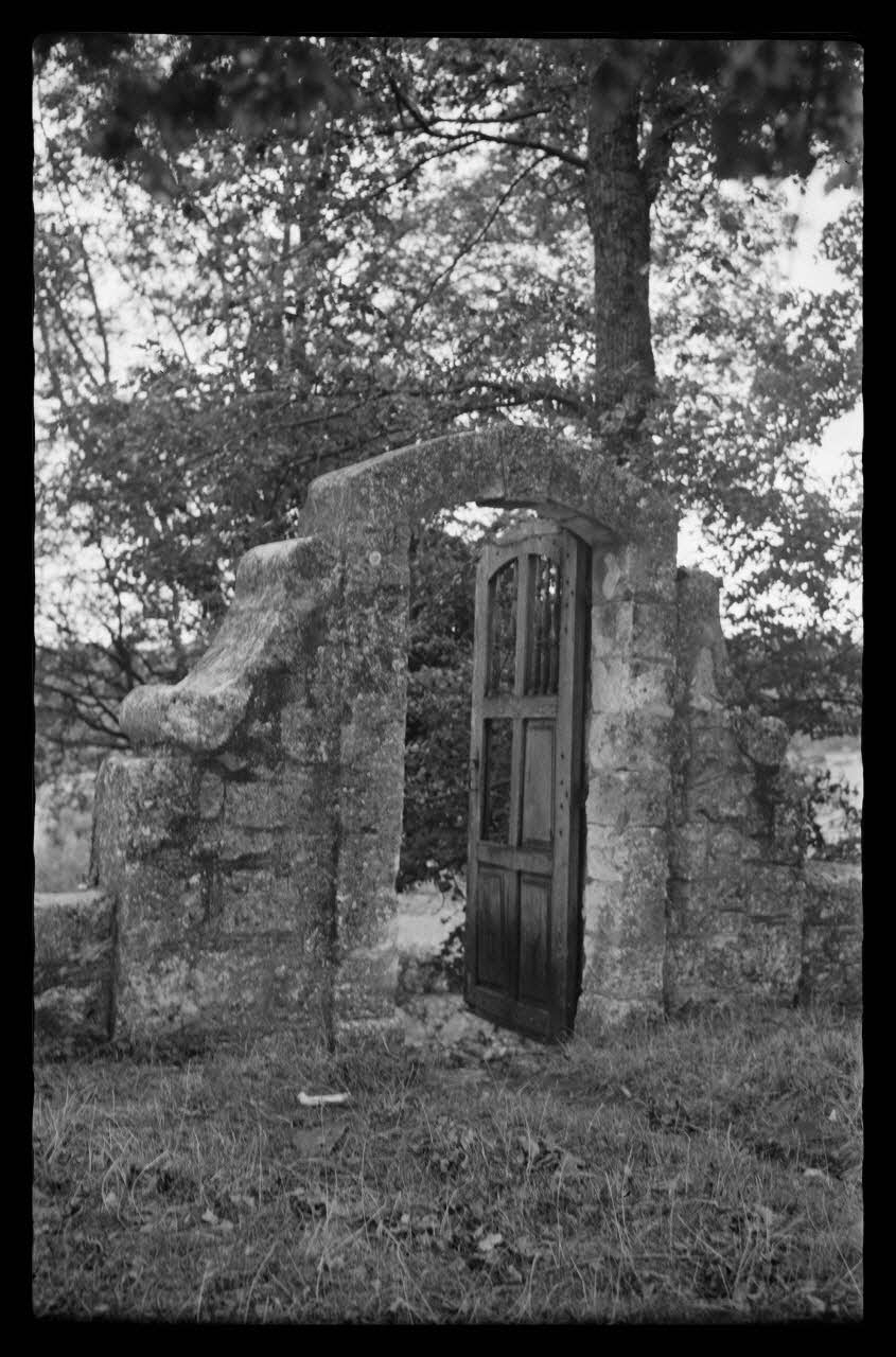Mireille Place photographie Porte de jardin Provence-Alpes-Côte d'Azur, France 1938/9/22 Ph.1938.11.120 Photo