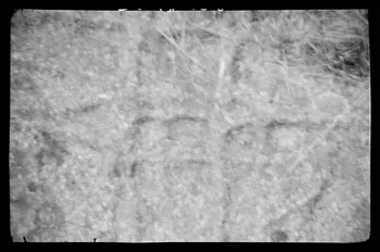 Marc Leproux photographie Près de la chapelle. Détail d'empreinte Poitou-Charentes, France 1938/8/1 Ph.1938.14.126 Photo