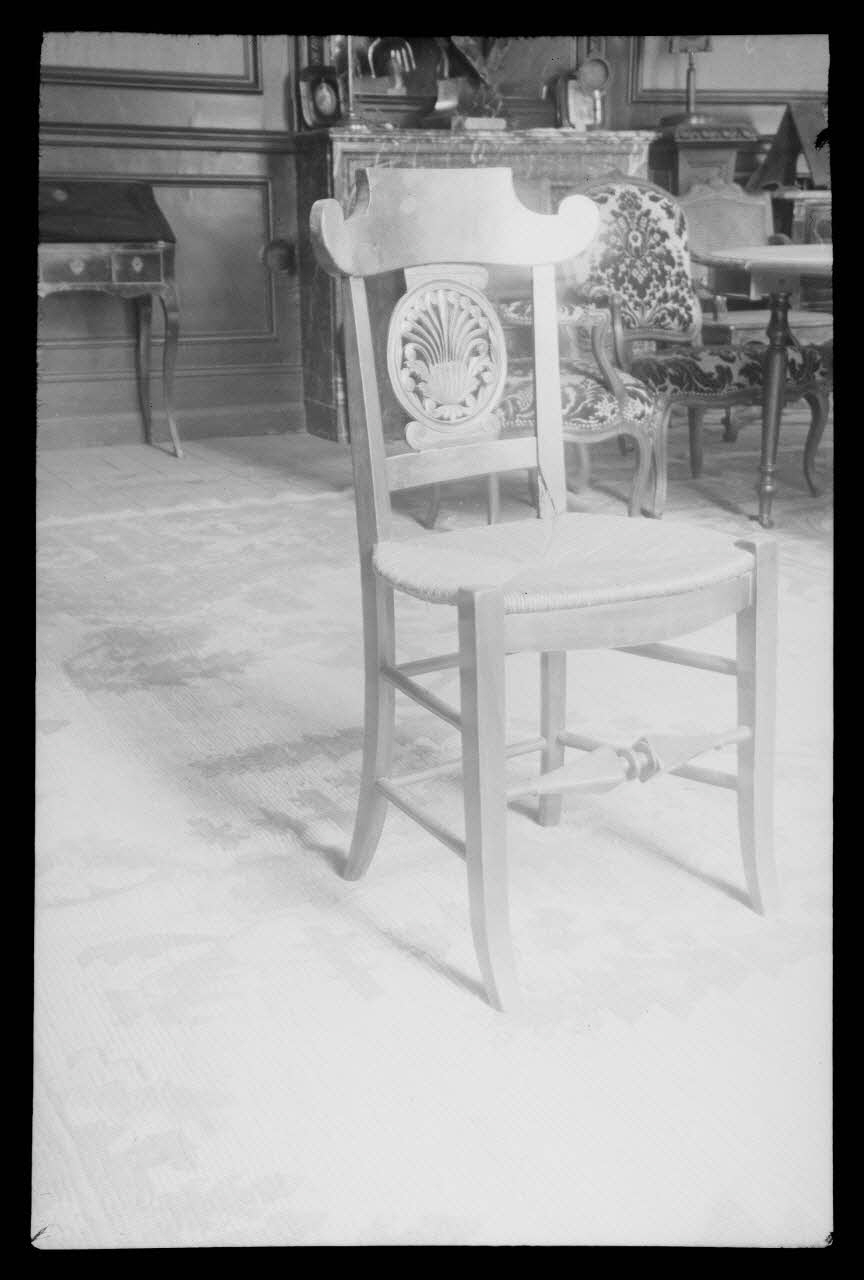 Bouffard photographie Chaise paillée en bois fruitier Picardie, France 1941/9/18 Ph.1941.52.54 Photo Mucem / Bouffard