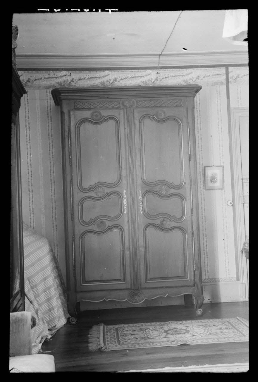 Bouffard photographie Armoire en chêne Picardie, France 1941/9/19 Ph.1941.52.62 Photo