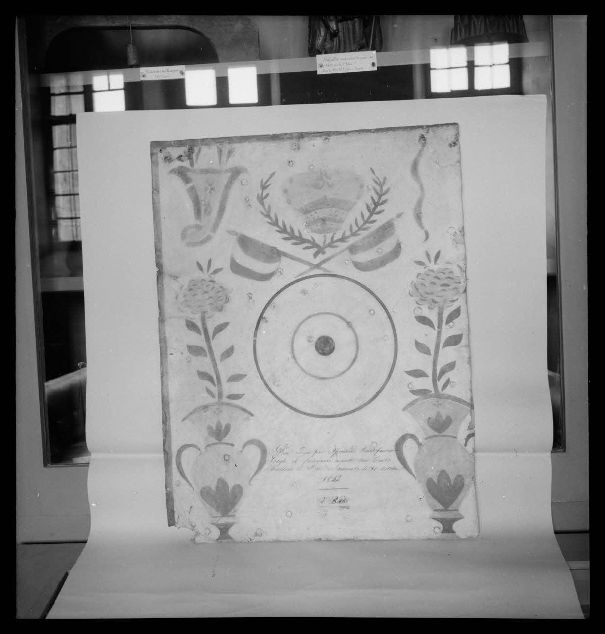 Duchemin photographie Musée de Crépy-en-Valois. Cible décorée par les archers en 1849 Picardie, France 1937/6/27 Ph.1941.81.4 Photo