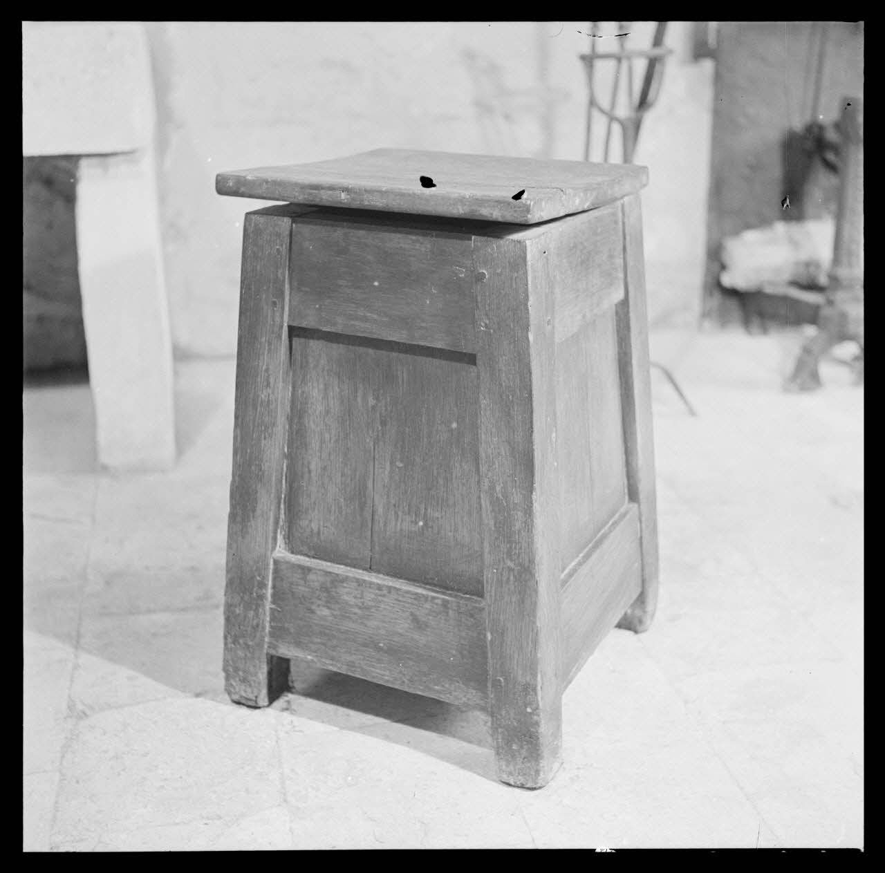 Roger Boitard photographie Musée Garinet. Boîte à sel Champagne-Ardenne, France 1941/6/5 Ph.1941.98.24 Photo