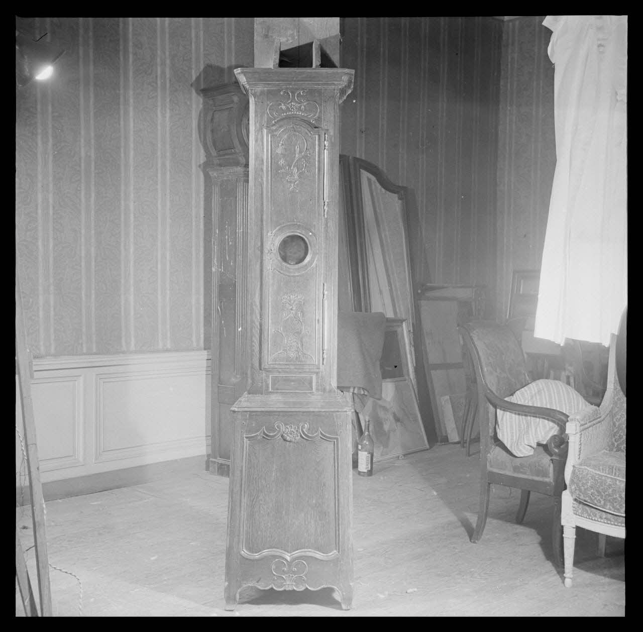 Roger Boitard photographie Chez Monsieur Vasseur. Horloge lorraine Champagne-Ardenne, France 1941/6/18 Ph.1941.98.33 Photo