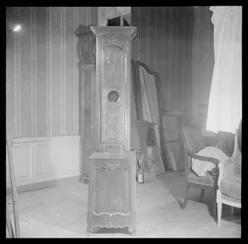 Roger Boitard photographie Chez Monsieur Vasseur. Horloge lorraine Champagne-Ardenne, France 1941/6/18 Ph.1941.98.33 Photo