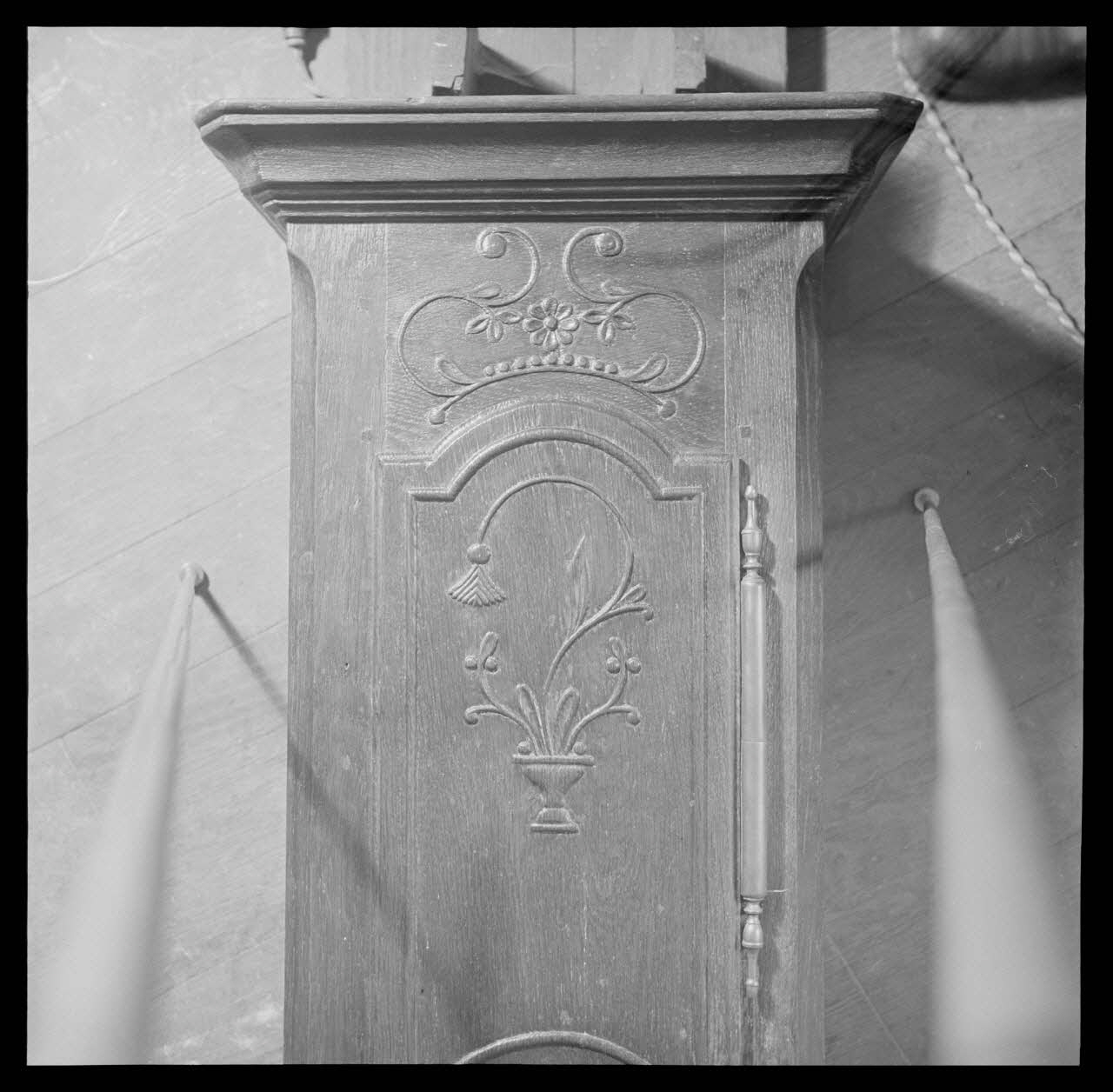 Roger Boitard photographie Chez Monsieur Vasseur. Détail d'une horloge lorraine Champagne-Ardenne, France 1941/6/18 Ph.1941.98.34 Photo