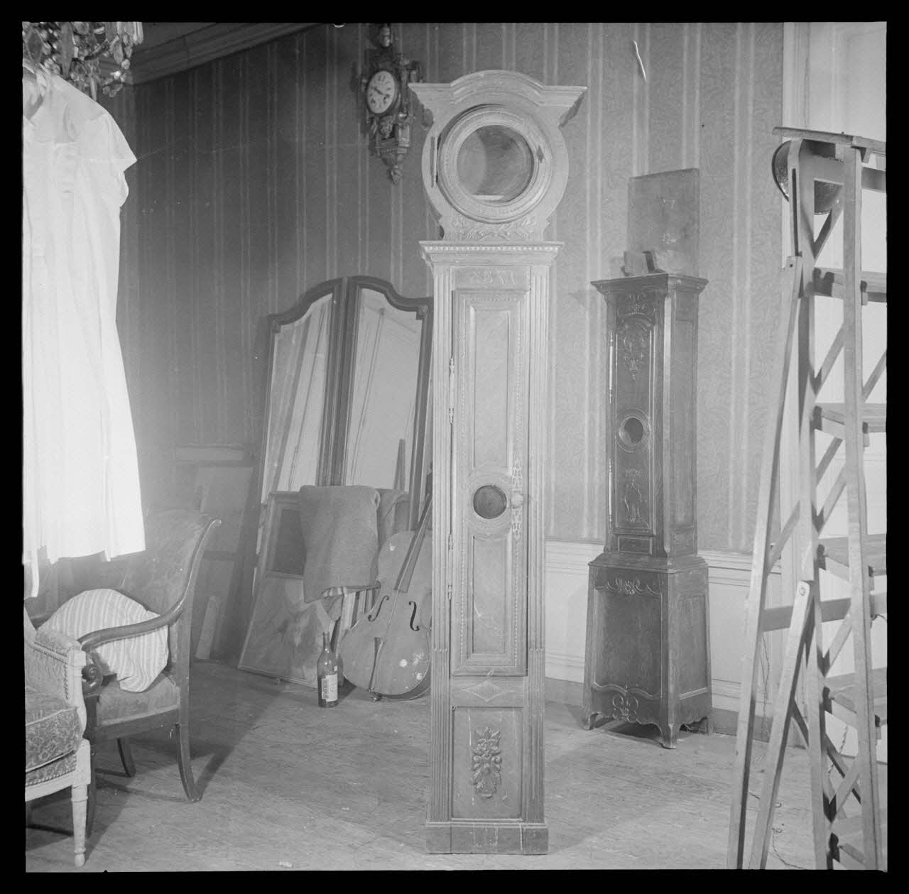 Roger Boitard photographie Chez Monsieur Vasseur. Horloge lorraine Champagne-Ardenne, France 1941/5/18 Ph.1941.98.37 Photo
