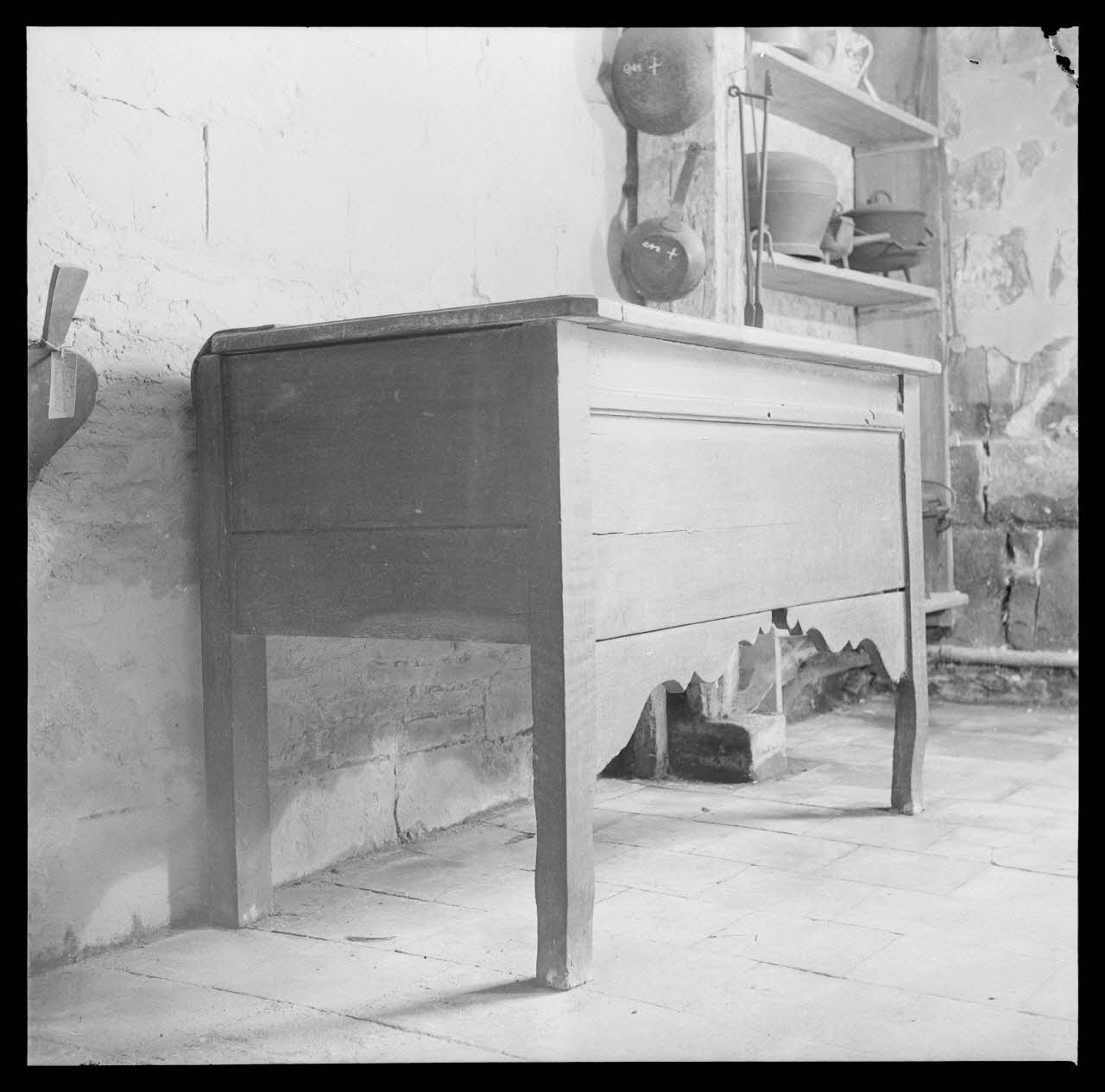 Roger Boitard photographie Musée Garinet. Vue d'ensemble d'un pétrin Champagne-Ardenne, France 1941/6/10 Ph.1941.98.46 Photo