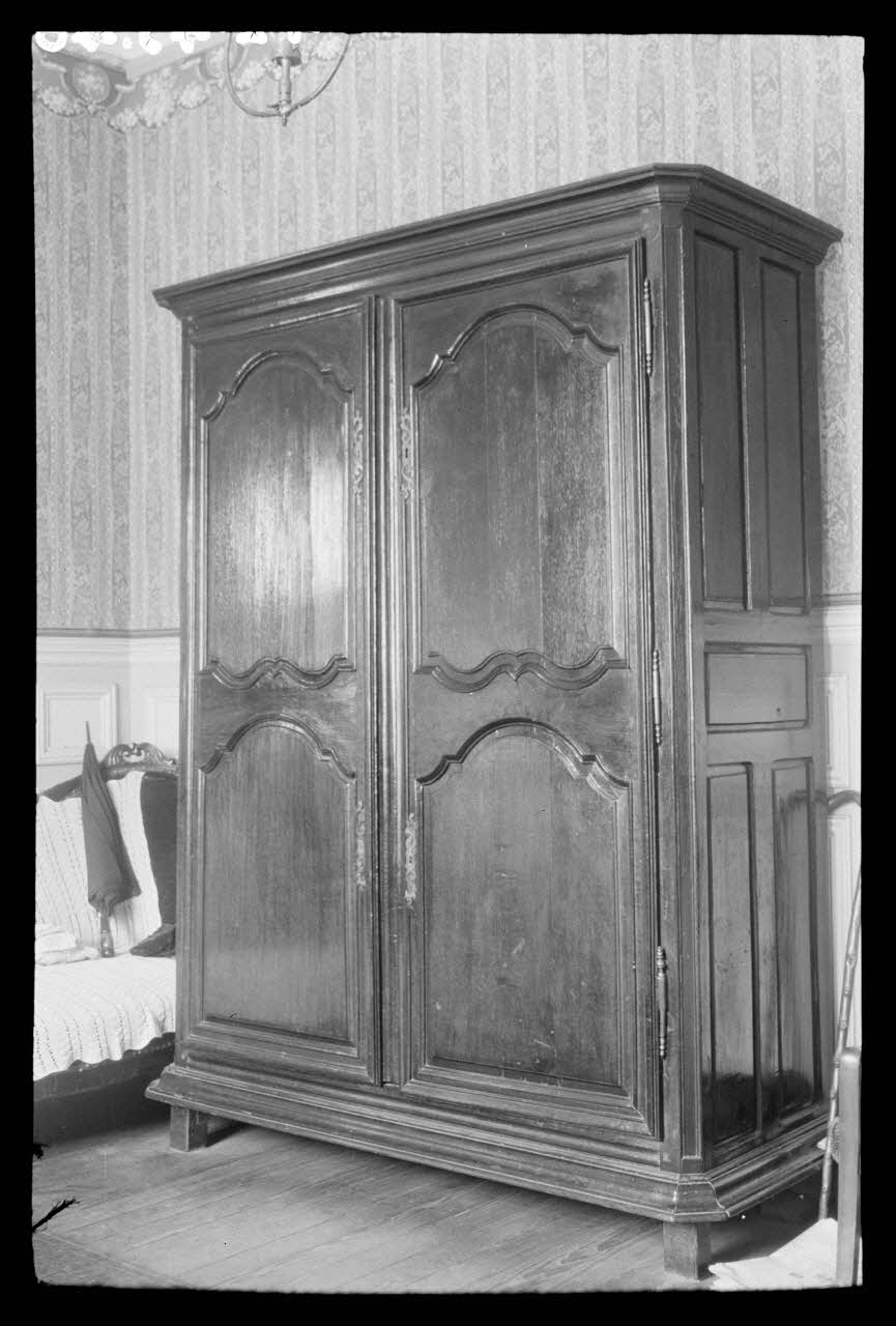 Jacques Bouffard photographie Armoire à deux portes Picardie, France 1942/3/18 Ph.1942.43.48 Photo