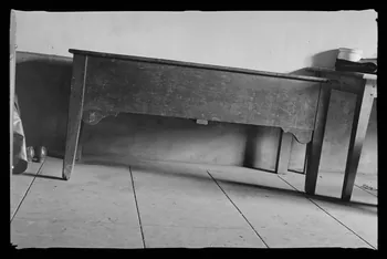 Deligny photographie Chez Monsieur de la Gayrivière. Buffet à motif de pointe de diamant et pieds tournés Poitou-Charentes, France 1942/4/22 Ph.1942.46.17  Photo