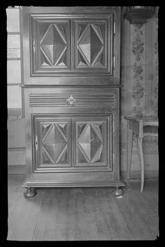Deligny photographie Chez Madame Chartreau. Pétrin en cerisier Poitou-Charentes, France 1942/4/23 Ph.1942.46.18  Photo