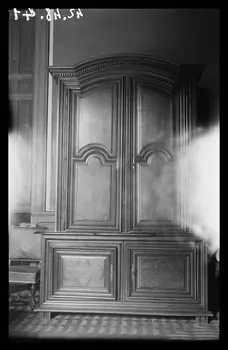 Roland Caplain photographie Château de Chitré. Grand buffet à deux corps Poitou-Charentes, France 1942/5/11 Ph.1942.48.41  Photo