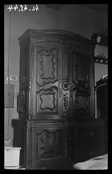 Roland Caplain photographie Château de Chitré. Buffet haut et office Poitou-Charentes, France 1942/5/11 Ph.1942.48.44  Photo