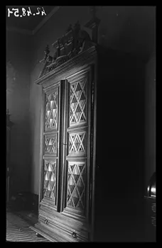 Roland Caplain photographie Château de Chitré. Armoire Poitou-Charentes, France 1942/5/11 Ph.1942.48.51  Photo