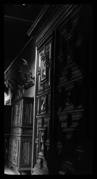 Roland Caplain photographie Château de Chitré. Très grande armoire Poitou-Charentes, France 1942/5/11 Ph.1942.48.53  Photo