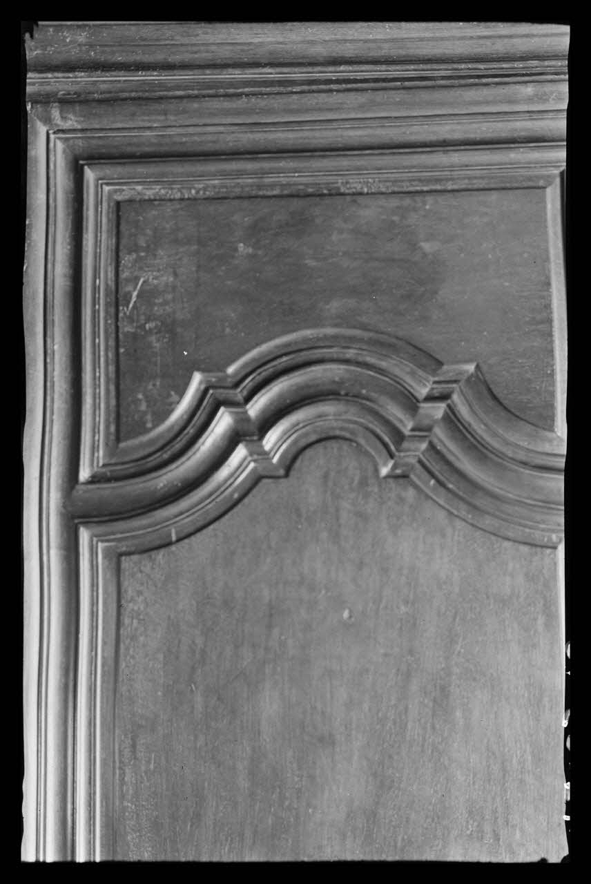 Deligny photographie Armoire en chêne. Détail d'un panneau de porte mouluré Poitou-Charentes, France 1942/5/23 Ph.1942.69.10 Photo