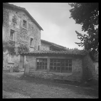 Bourgeois photographie Pré de Saint-Rémy-sur-Durolle. Atelier de cultivateur coutelier Auvergne, France 2002/7/21 Ph.1943.28.109  Photo